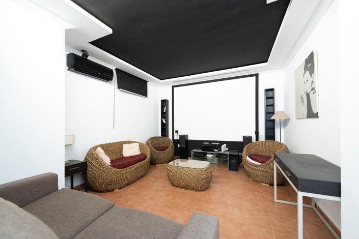 Image No.45-6 Bed Property for sale