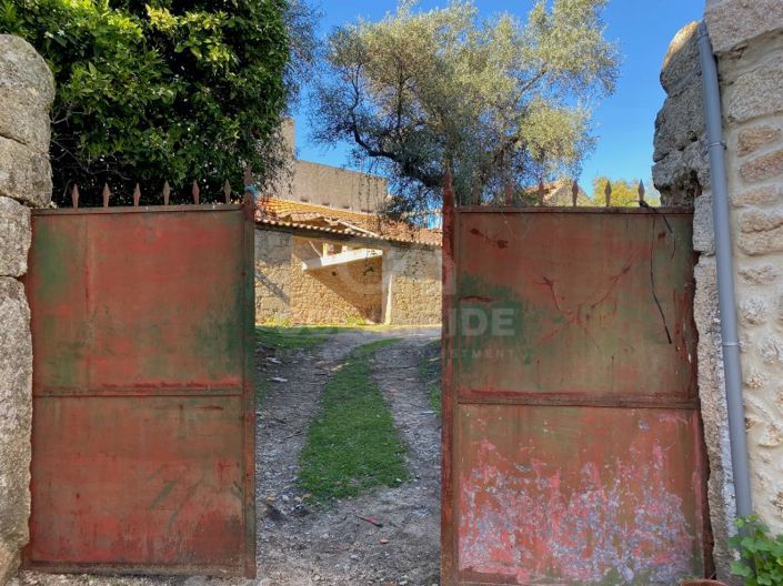 Image No.8-10 Bed House for sale