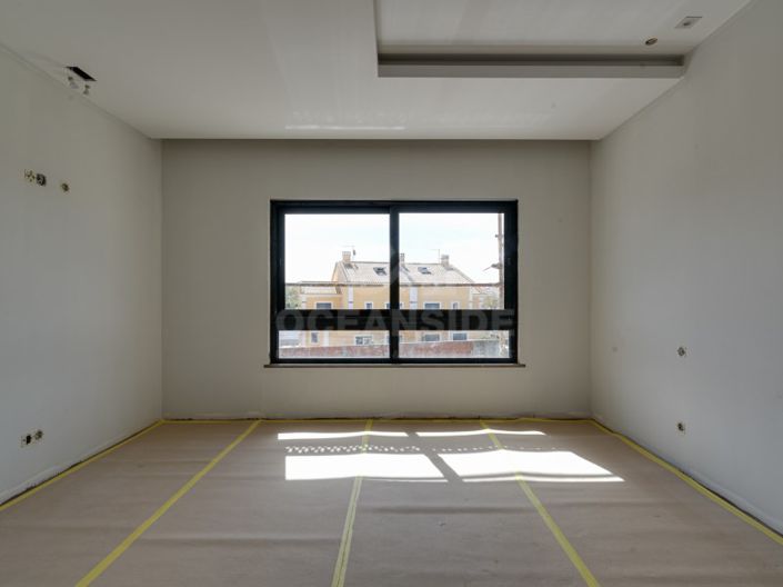 Image No.18-4 Bed House for sale