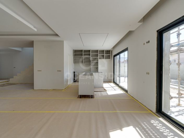 Image No.2-4 Bed House for sale