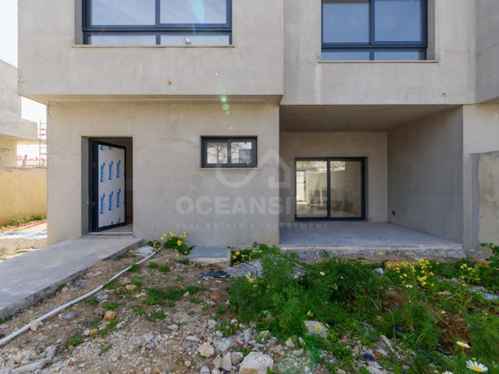 Image No.8-4 Bed House for sale