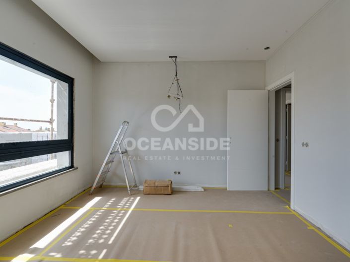 Image No.17-4 Bed House for sale