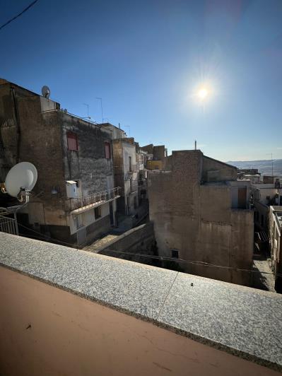 Image No.6-2 Bed Townhouse for sale