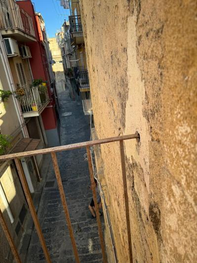 Image No.22-2 Bed Townhouse for sale