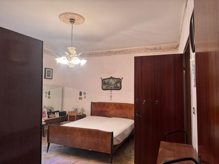 Image No.8-5 Bed Townhouse for sale