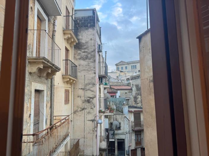 Image No.10-5 Bed Townhouse for sale