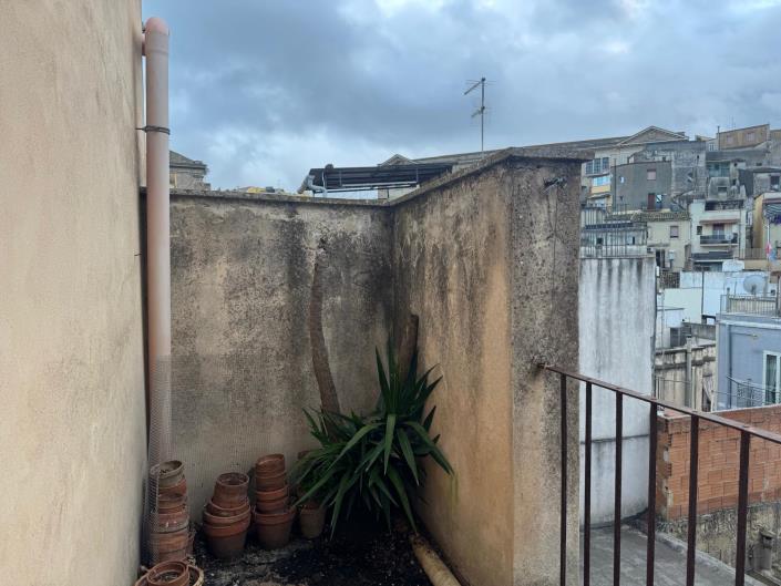 Image No.20-5 Bed Townhouse for sale