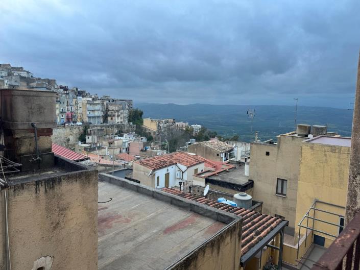 Image No.21-5 Bed Townhouse for sale