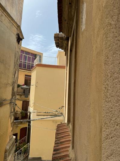 Image No.17-2 Bed Townhouse for sale