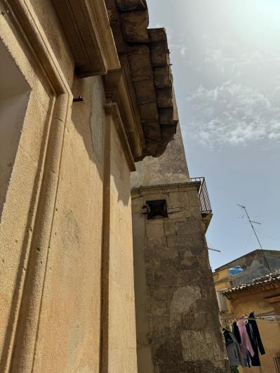 Image No.20-2 Bed Townhouse for sale