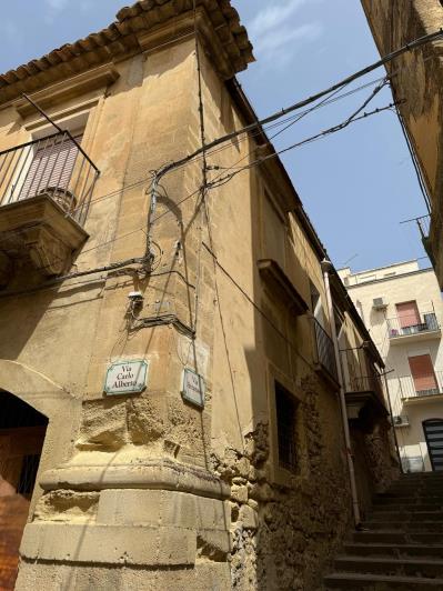 Image No.27-2 Bed Townhouse for sale