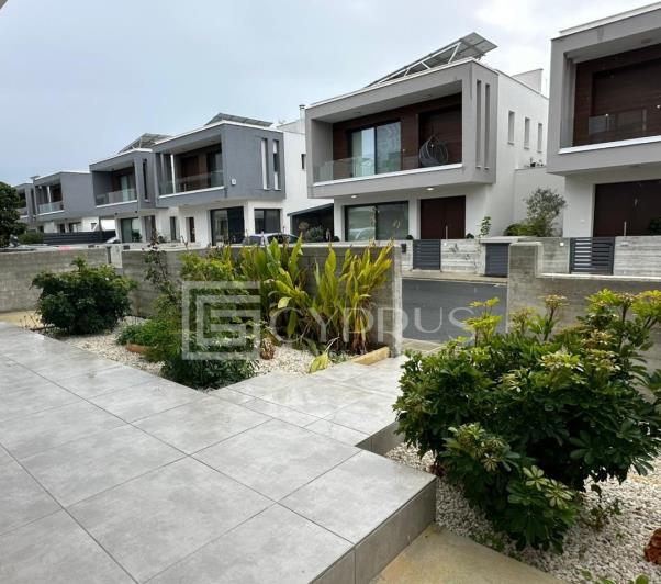 Image No.1-3 Bed Villa / Detached for sale