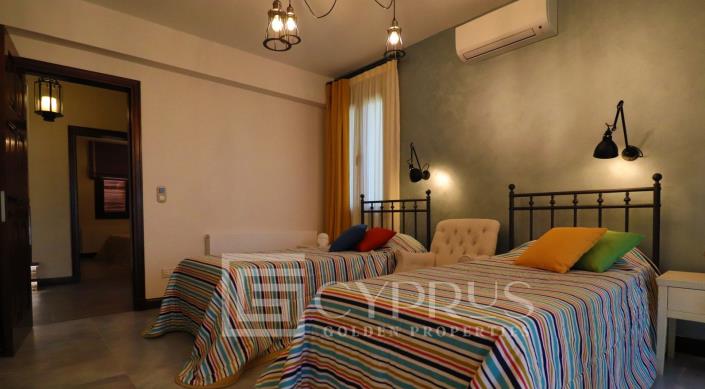 Image No.8-5 Bed Villa / Detached for sale