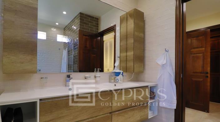 Image No.15-5 Bed Villa / Detached for sale