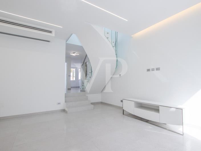 Image No.14-3 Bed Townhouse for sale