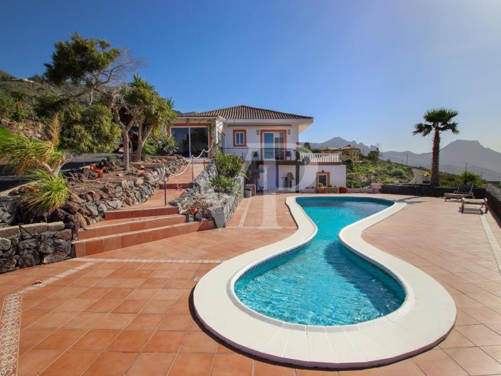 Image No.2-5 Bed Chalet for sale