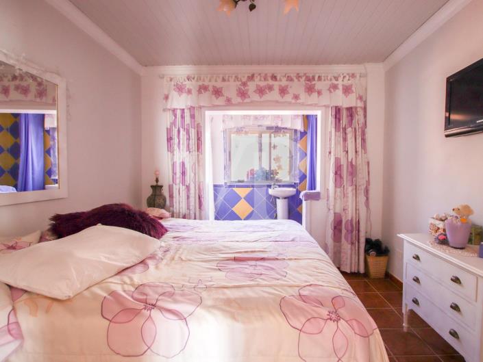 Image No.22-5 Bed Chalet for sale