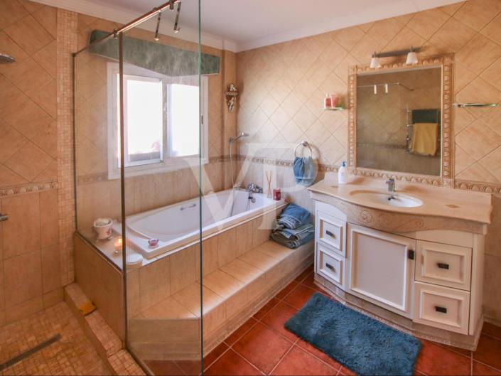 Image No.24-5 Bed Chalet for sale