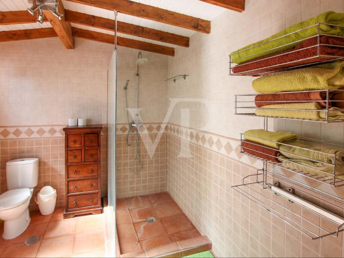 Image No.48-5 Bed Chalet for sale