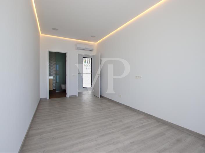 Image No.25-4 Bed Villa for sale