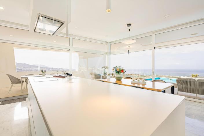 Image No.10-5 Bed Villa for sale