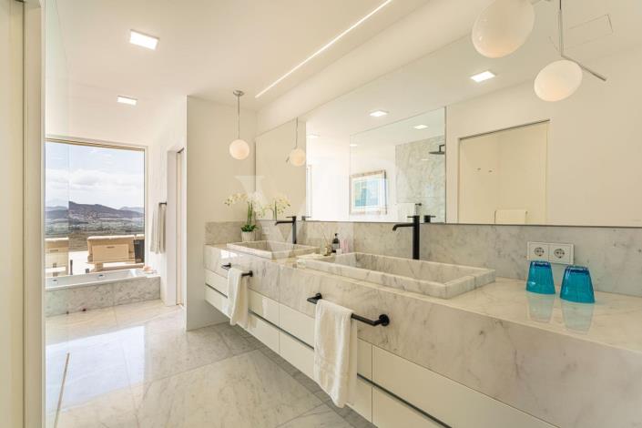 Image No.50-5 Bed Villa for sale