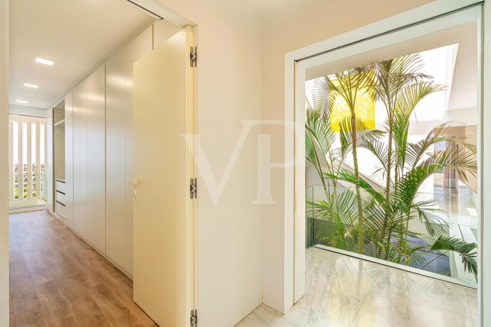 Image No.57-5 Bed Villa for sale