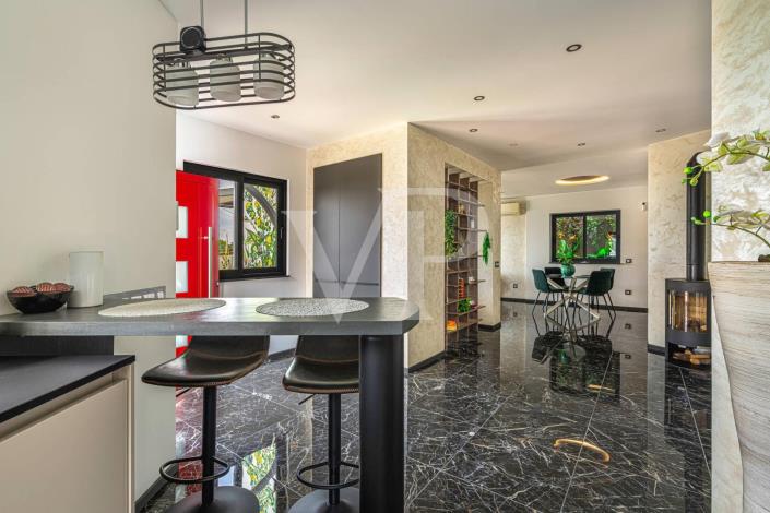 Image No.5-2 Bed Country House for sale