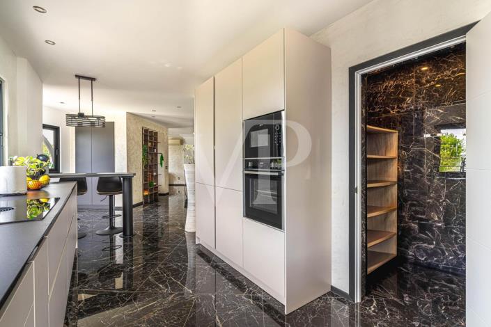 Image No.6-2 Bed Country House for sale