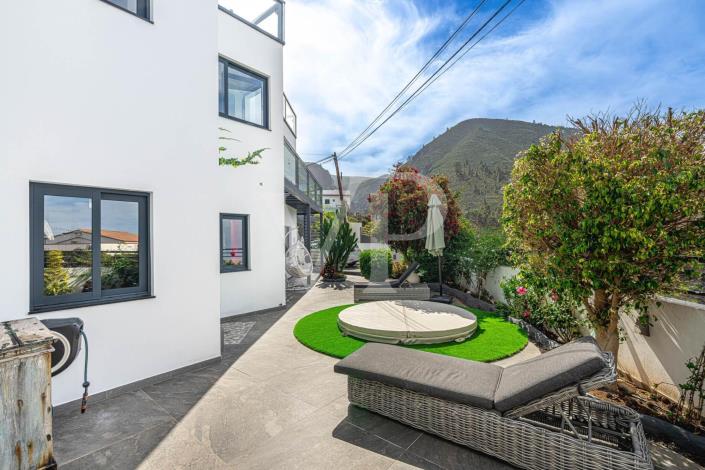 Image No.26-2 Bed Country House for sale