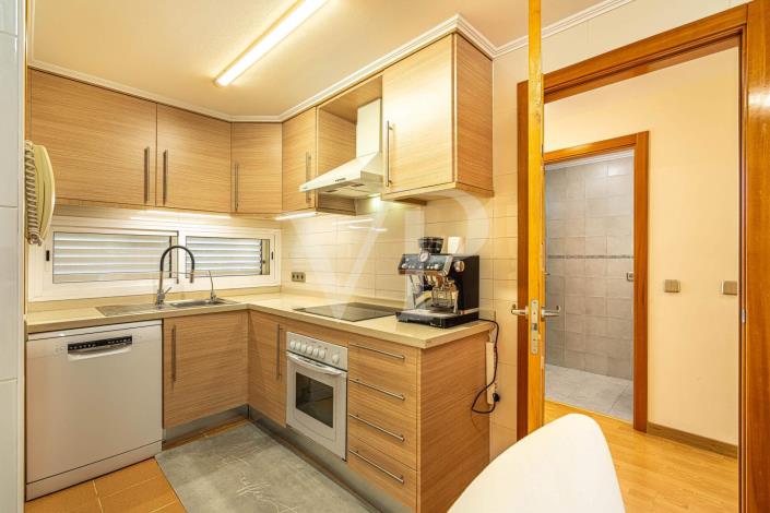 Image No.13-5 Bed Semi-Detached for sale