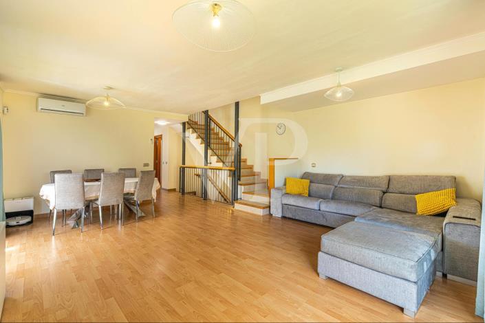 Image No.22-5 Bed Semi-Detached for sale