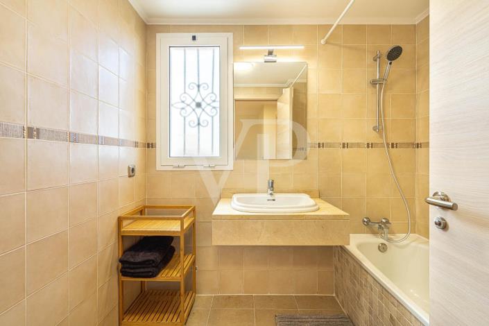 Image No.42-5 Bed Semi-Detached for sale