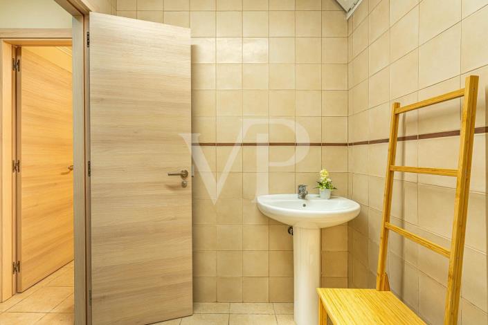 Image No.56-5 Bed Semi-Detached for sale