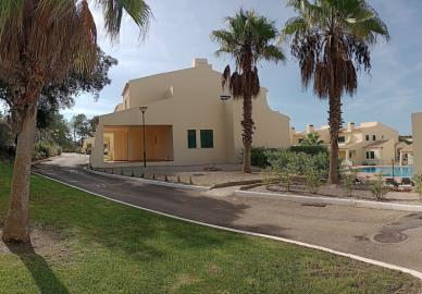 0003-apartment-from-carpark-area