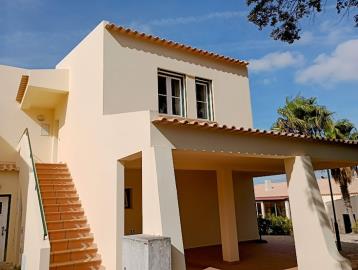 0004-front-of-apartment