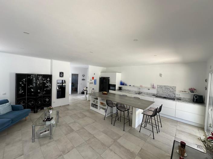 Image No.3-4 Bed House for sale