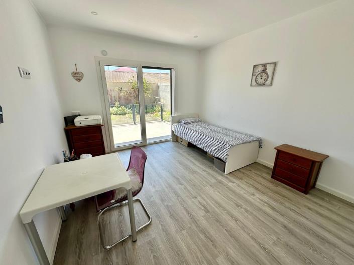 Image No.15-4 Bed House for sale