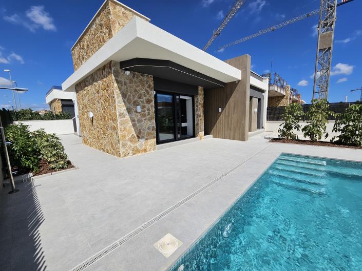 Image No.1-3 Bed Villa / Detached for sale