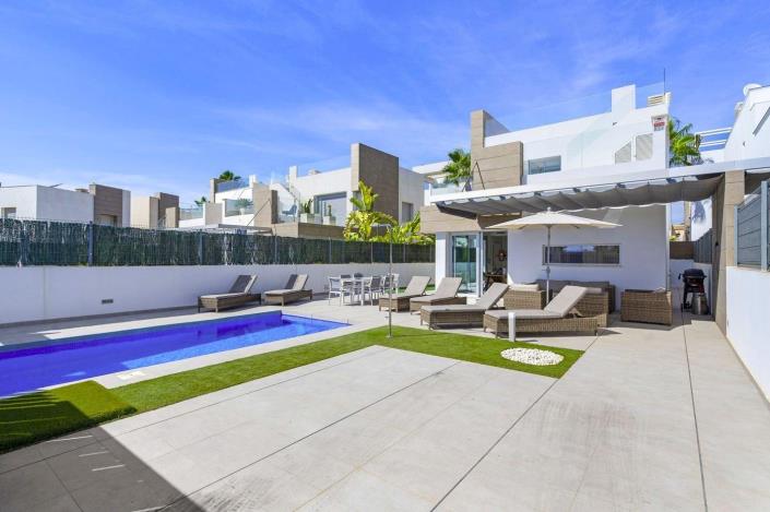 Image No.1-3 Bed Villa / Detached for sale