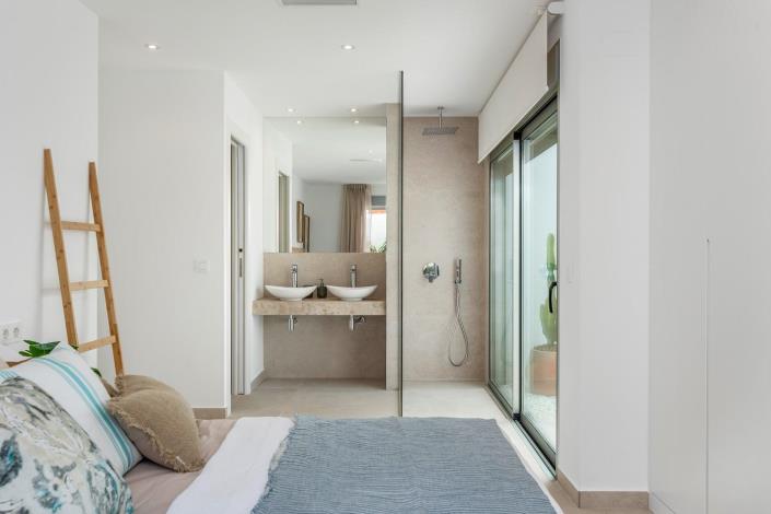 Image No.13-3 Bed Villa / Detached for sale