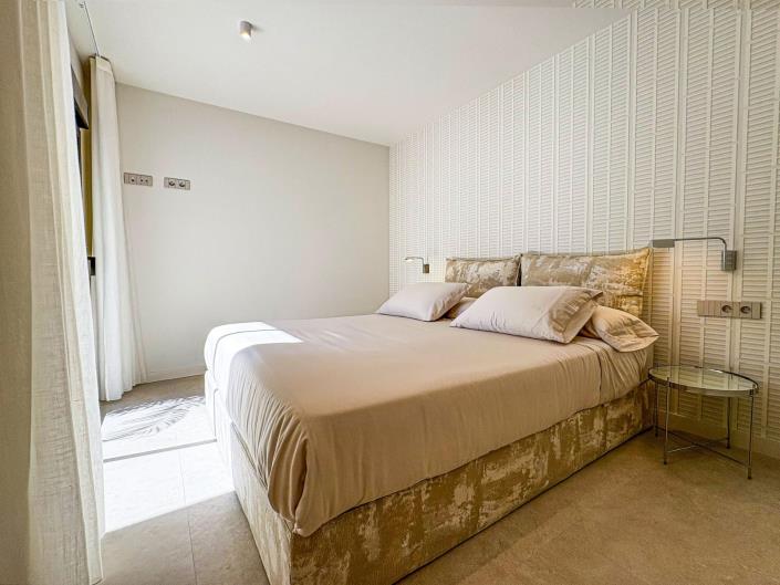 Image No.9-5 Bed Villa / Detached for sale