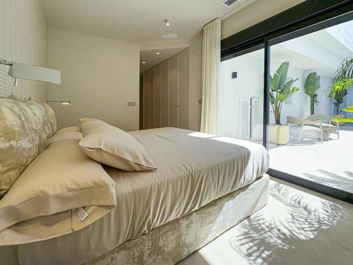 Image No.10-5 Bed Villa / Detached for sale