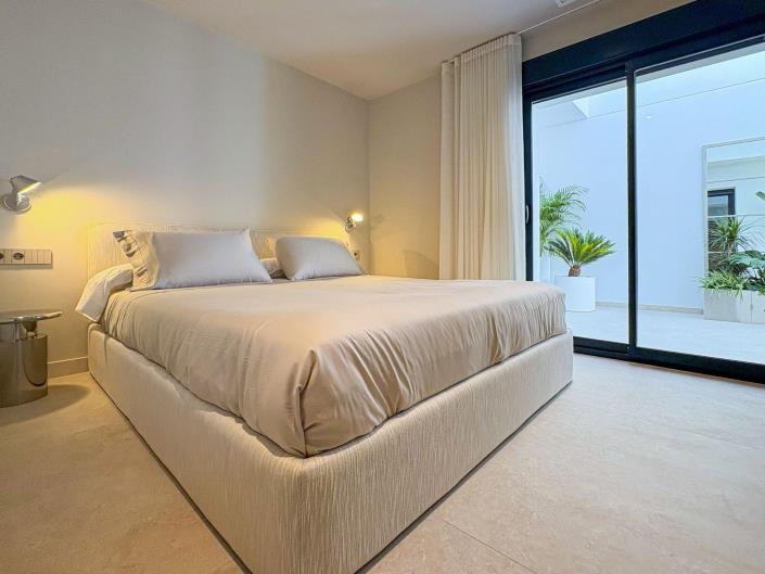 Image No.13-5 Bed Villa / Detached for sale