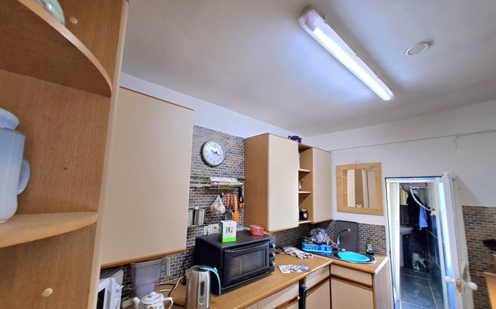 Image No.5-2 Bed House for sale