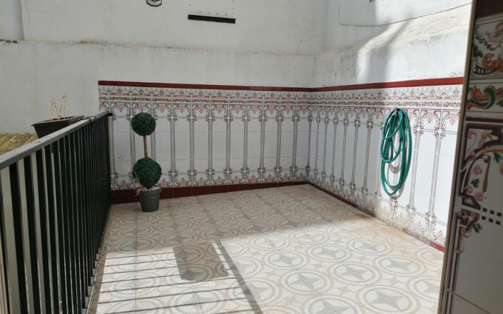 Image No.2-4 Bed House for sale