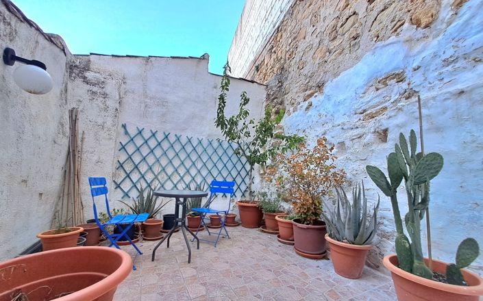 Image No.10-3 Bed House for sale