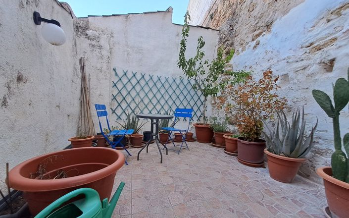 Image No.11-3 Bed House for sale