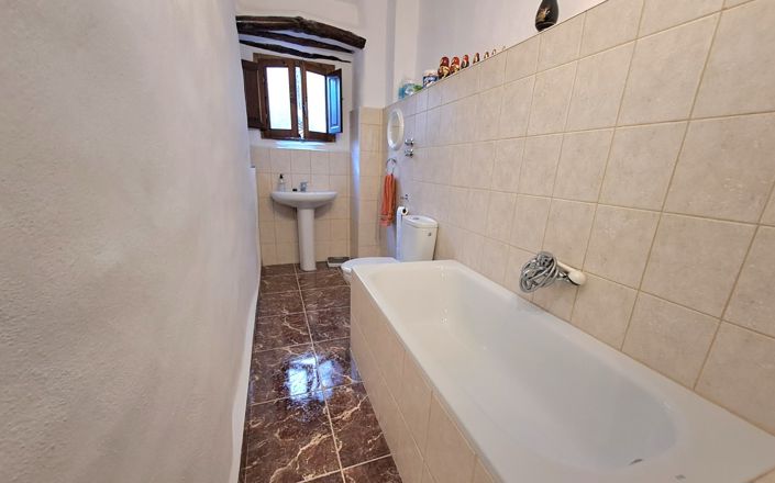 Image No.15-3 Bed House for sale