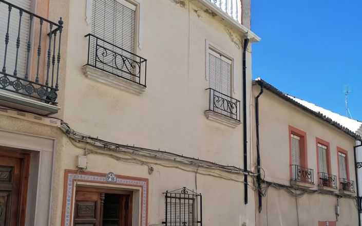 Image No.1-3 Bed House for sale